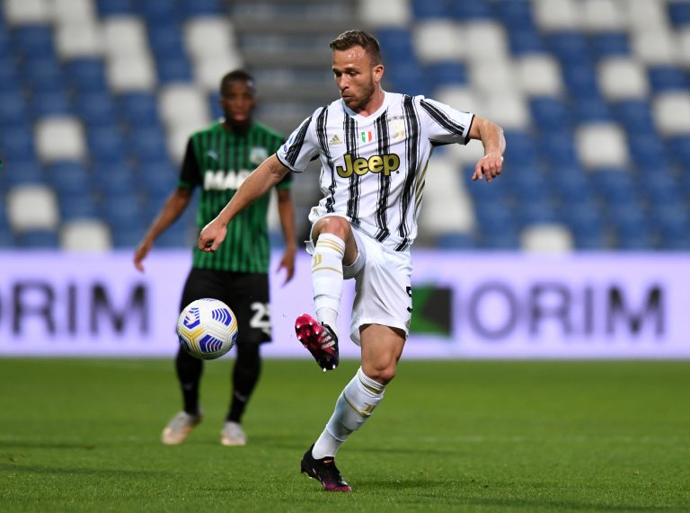 Plusieurs clubs s&rsquo;intéressent à Arthur