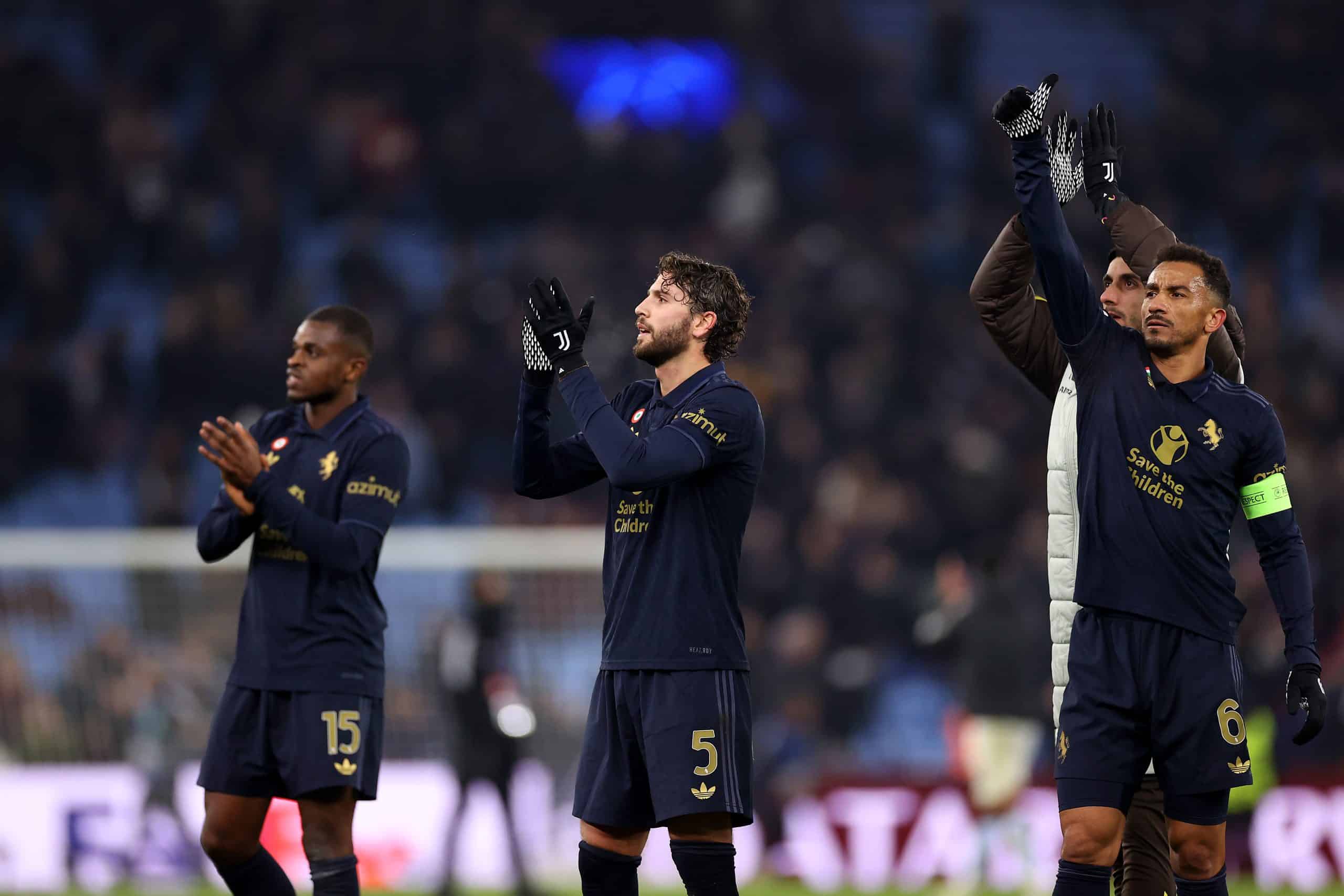 BIRMINGHAM, ENGLAND - NOVEMBER 27: Pierre Kalulu, Manuel Locatelli and Danilo of Juventus acknowledge the fans after the UEFA Champions League 2024/25 League Phase MD5 match between Aston Villa FC and Juventus at Villa Park on November 27, 2024 in Birmingham, England. (Photo by Ryan Pierse/Getty Images)