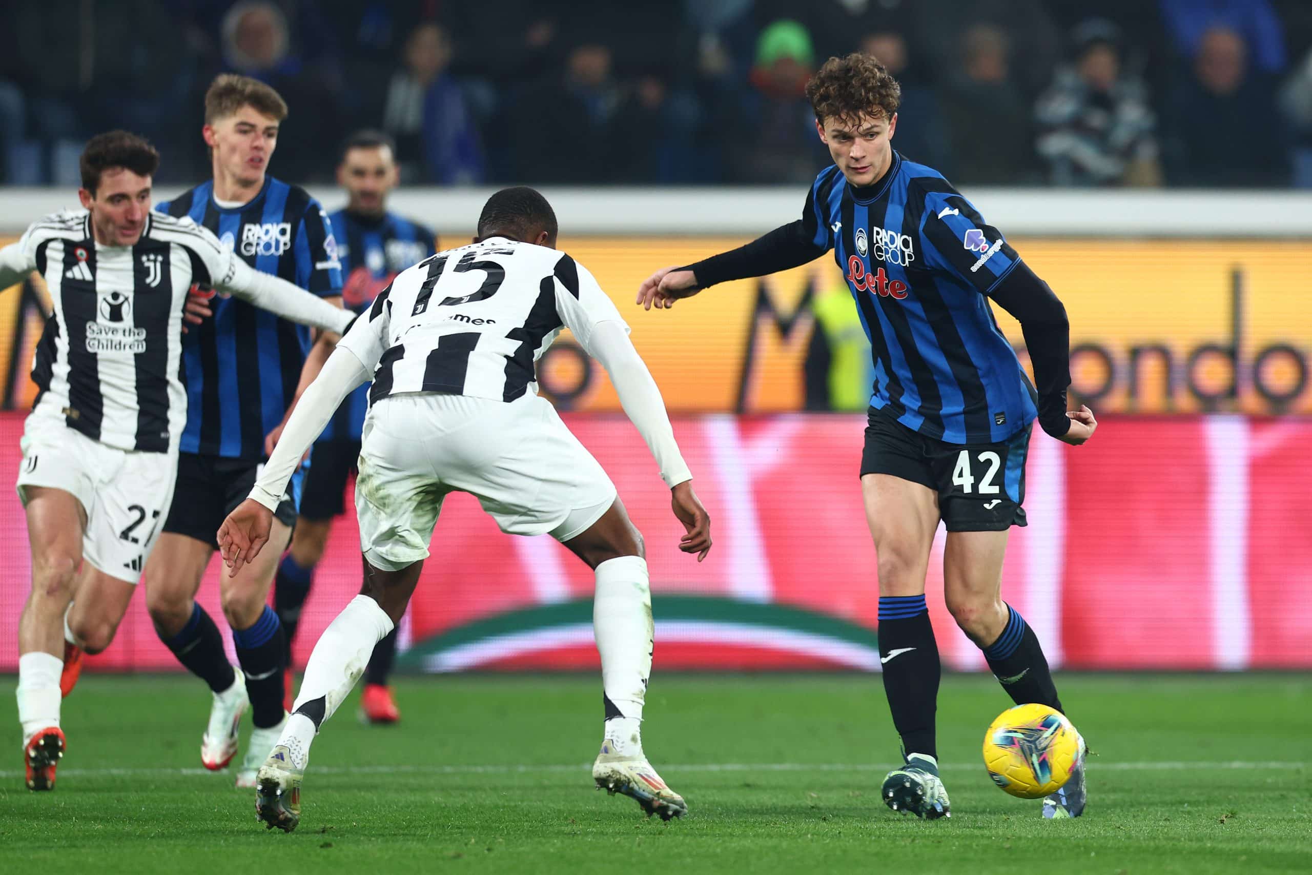 BERGAMO, ITALY - JANUARY 14: Giorgio Scalvini of Atalanta BC in action during the Serie A match between Atalanta and Juventus at Gewiss Stadium on January 14, 2025 in Bergamo, Italy. (Photo by Francesco Scaccianoce/Getty Images)