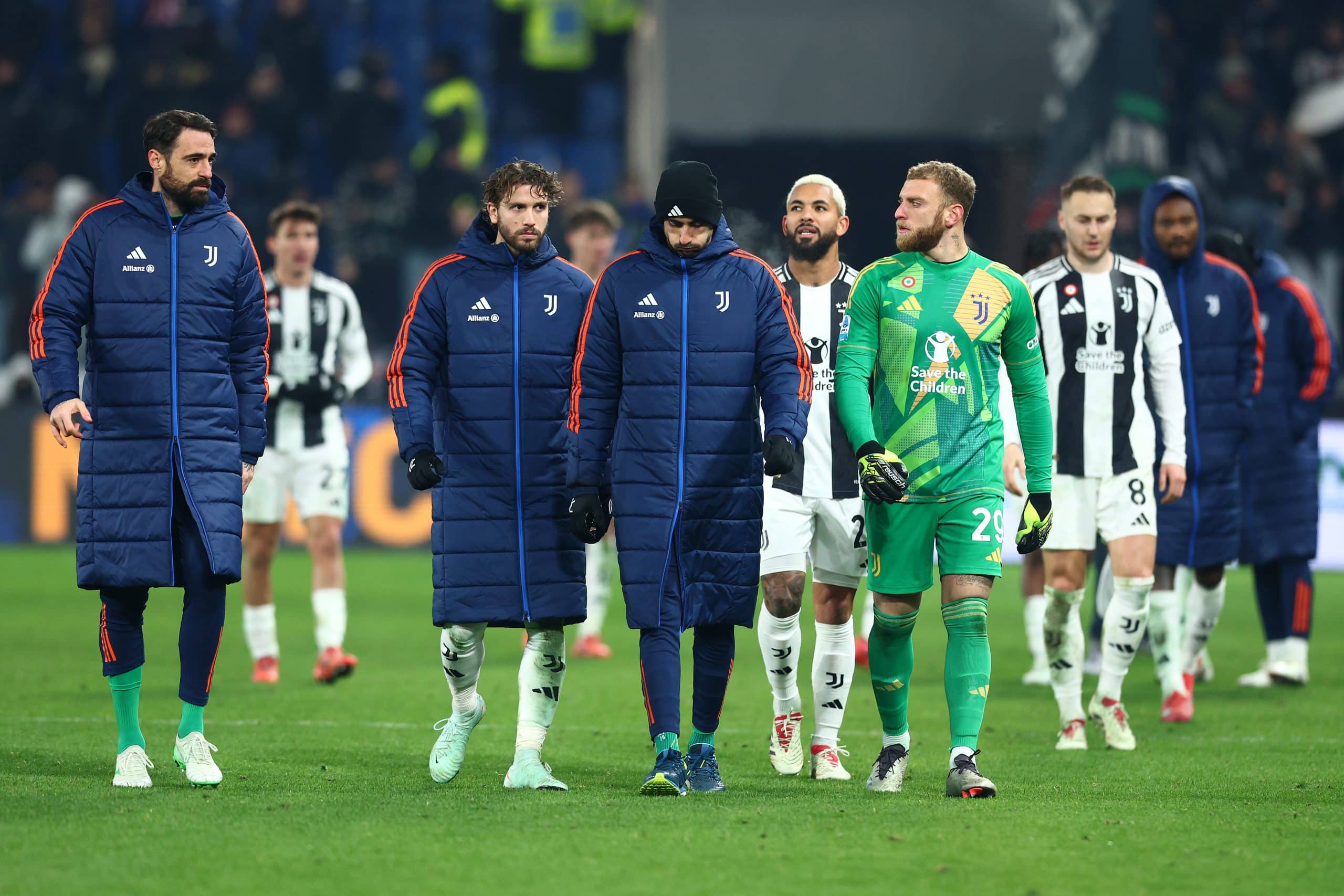 BERGAMO, ITALY - JANUARY 14: Players of Juventus FC leave the pitch after the Serie A match between Atalanta and Juventus at Gewiss Stadium on January 14, 2025 in Bergamo, Italy. (Photo by Francesco Scaccianoce/Getty Images)