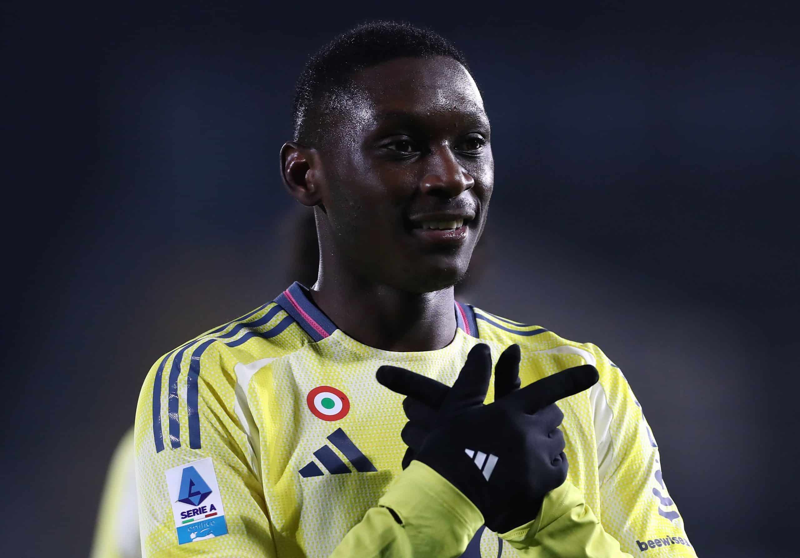 COMO, ITALY - FEBRUARY 07: Randal Kolo Muani of Juventus celebrates after scoring their team's first goal during the Serie A match between Como 1907 and Juventus at Stadio G. Sinigaglia on February 07, 2025 in Como, Italy. (Photo by Marco Luzzani/Getty Images)