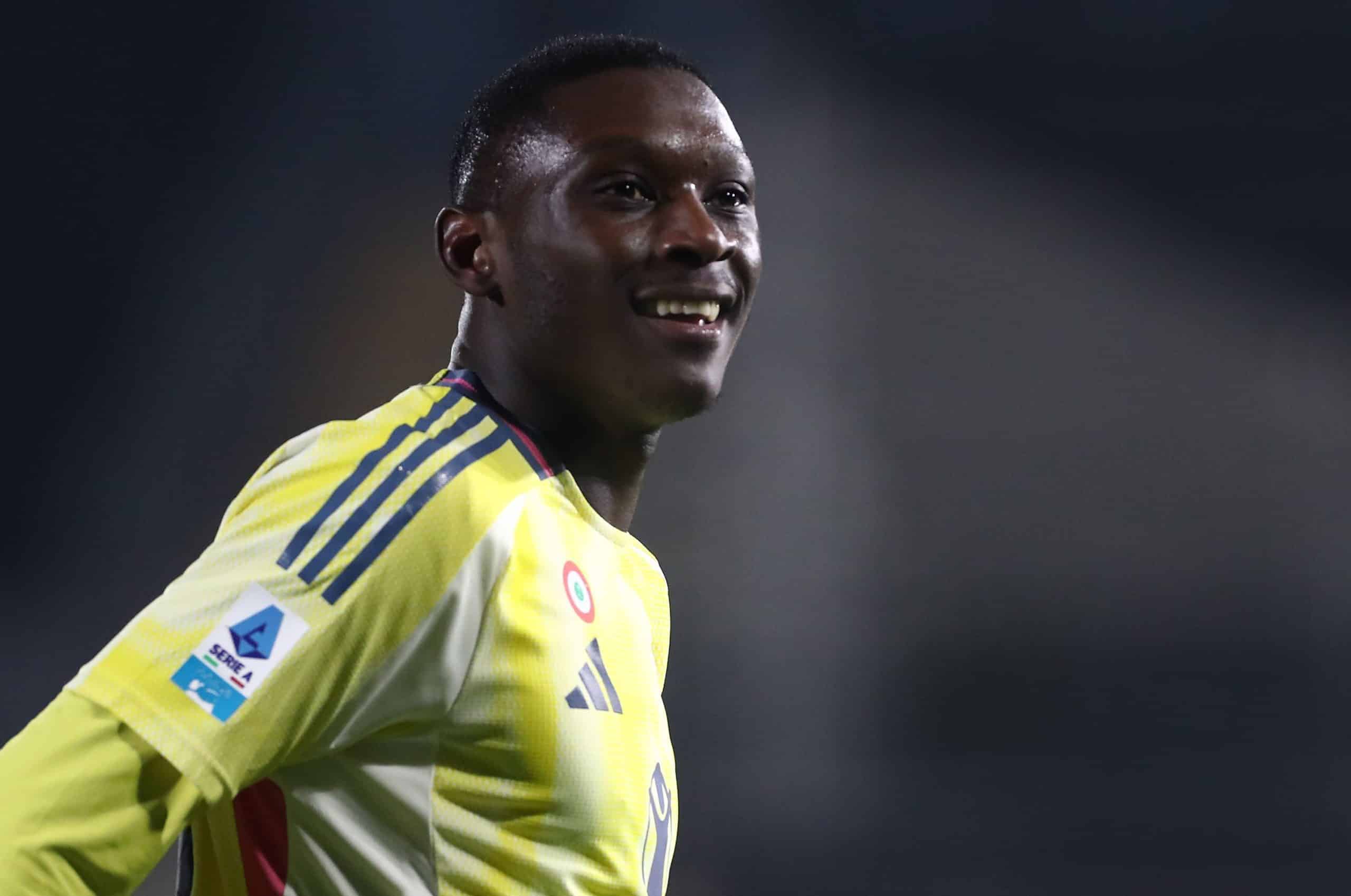 COMO, ITALY - FEBRUARY 07: Randal Kolo Muani of Juventus celebrates after scoring their team's first goal during the Serie A match between Como 1907 and Juventus at Stadio G. Sinigaglia on February 07, 2025 in Como, Italy. (Photo by Marco Luzzani/Getty Images)