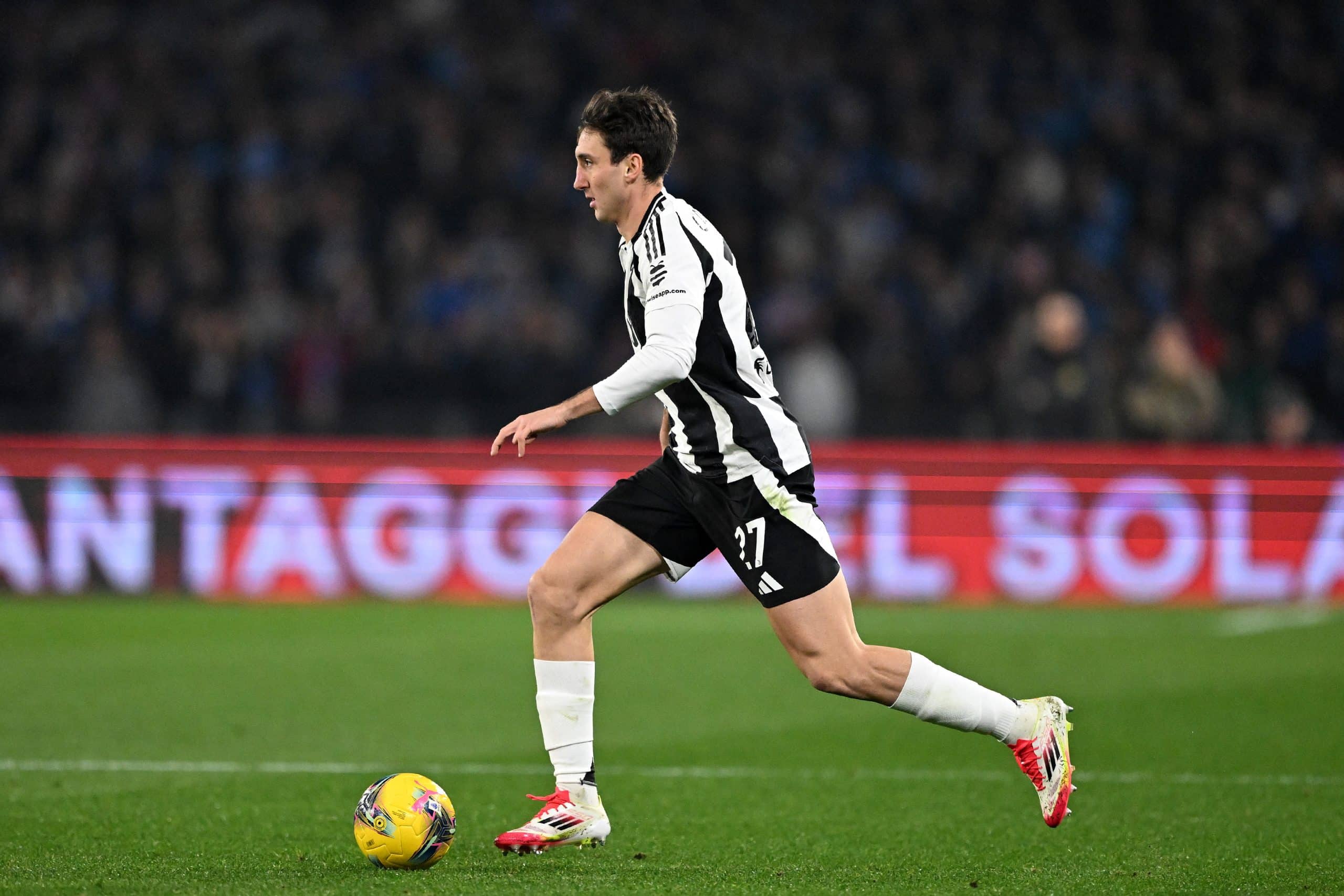 NAPLES, ITALY - JANUARY 25: Andrea Cambiaso of Juventus during the Serie A match between Napoli and Juventus at Stadio Diego Armando Maradona on January 25, 2025 in Naples, Italy. (Photo by Francesco Pecoraro/Getty Images)