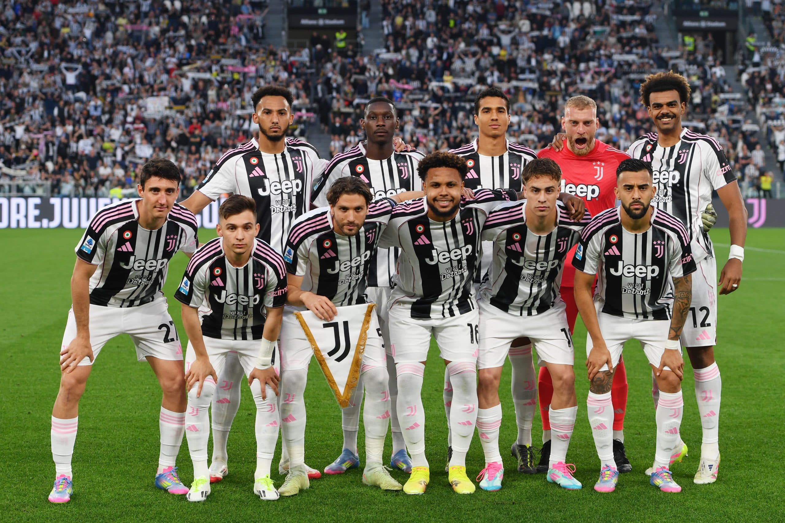 TURIN, ITALY - MAY 18: Players of Juventus pose for a team photograph prior to the Serie A match between Juventus and Udinese at Allianz Stadium on May 18, 2025 in Turin, Italy. (Photo by Chris Ricco/Getty Images)