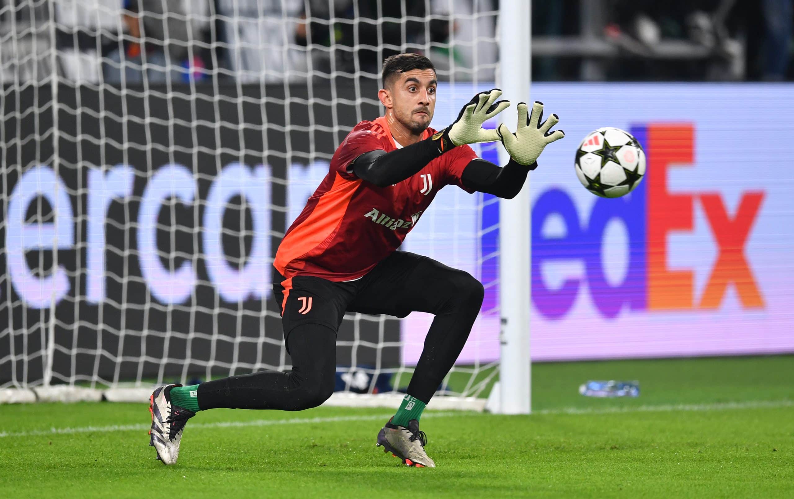 TURIN, ITALY - OCTOBER 22: Mattia Perin of Juventus warms up prior to the UEFA Champions League 2024/25 League Phase MD3 match between Juventus and VfB Stuttgart at Juventus Stadium on October 22, 2024 in Turin, Italy. (Photo by Valerio Pennicino/Getty Images)