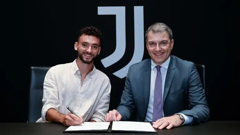 La Juventus officialise l&rsquo;arrivée d&rsquo;un nouveau latéral droit