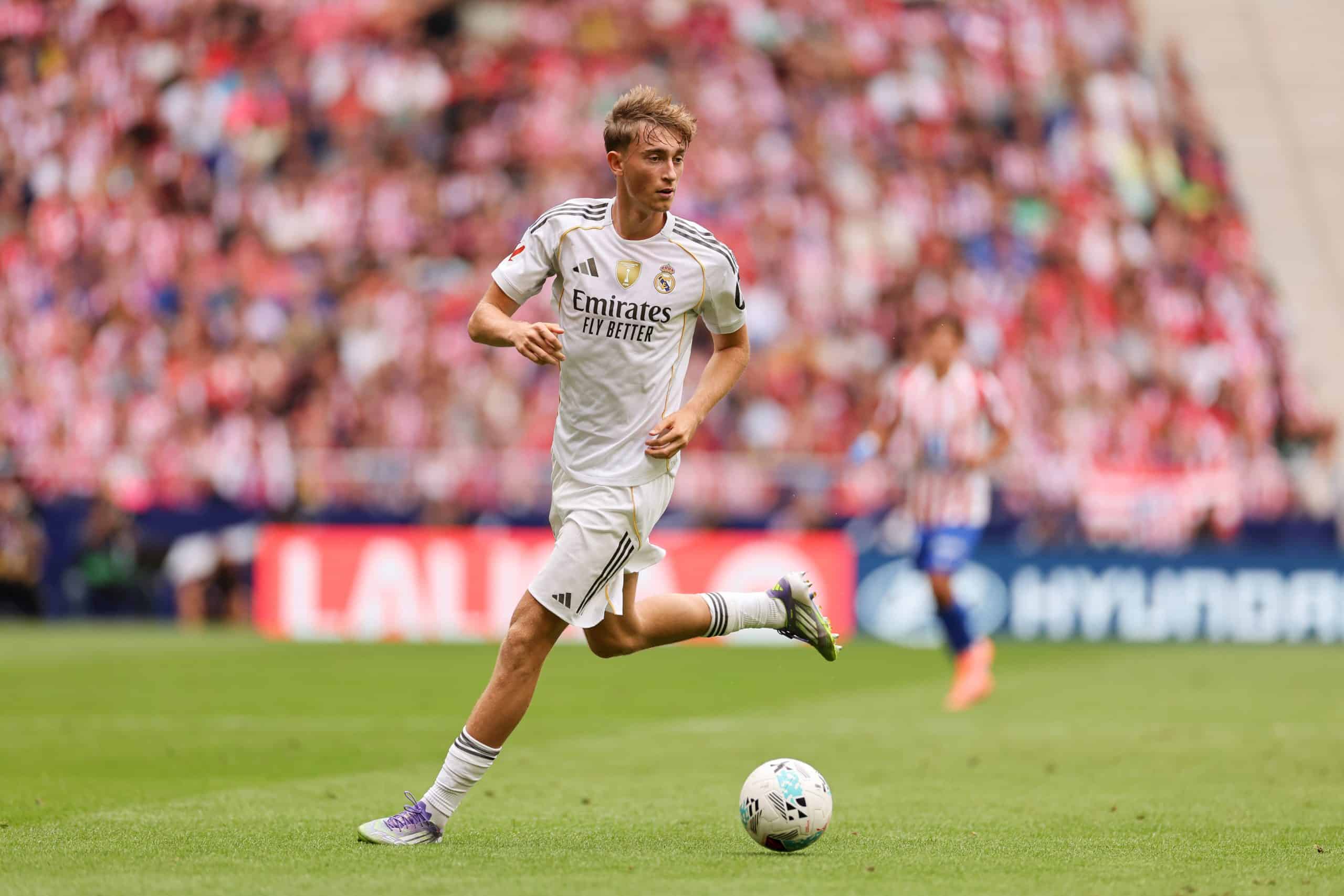 MADRID, SPAIN - SEPTEMBER 27: Dean Huijsen of Real Madrid in action during the LaLiga EA Sports match between Atletico de Madrid and Real Madrid CF at Riyadh Air Metropolitano on September 27, 2025 in Madrid, Spain. (Photo by Florencia Tan Jun/Getty Images)