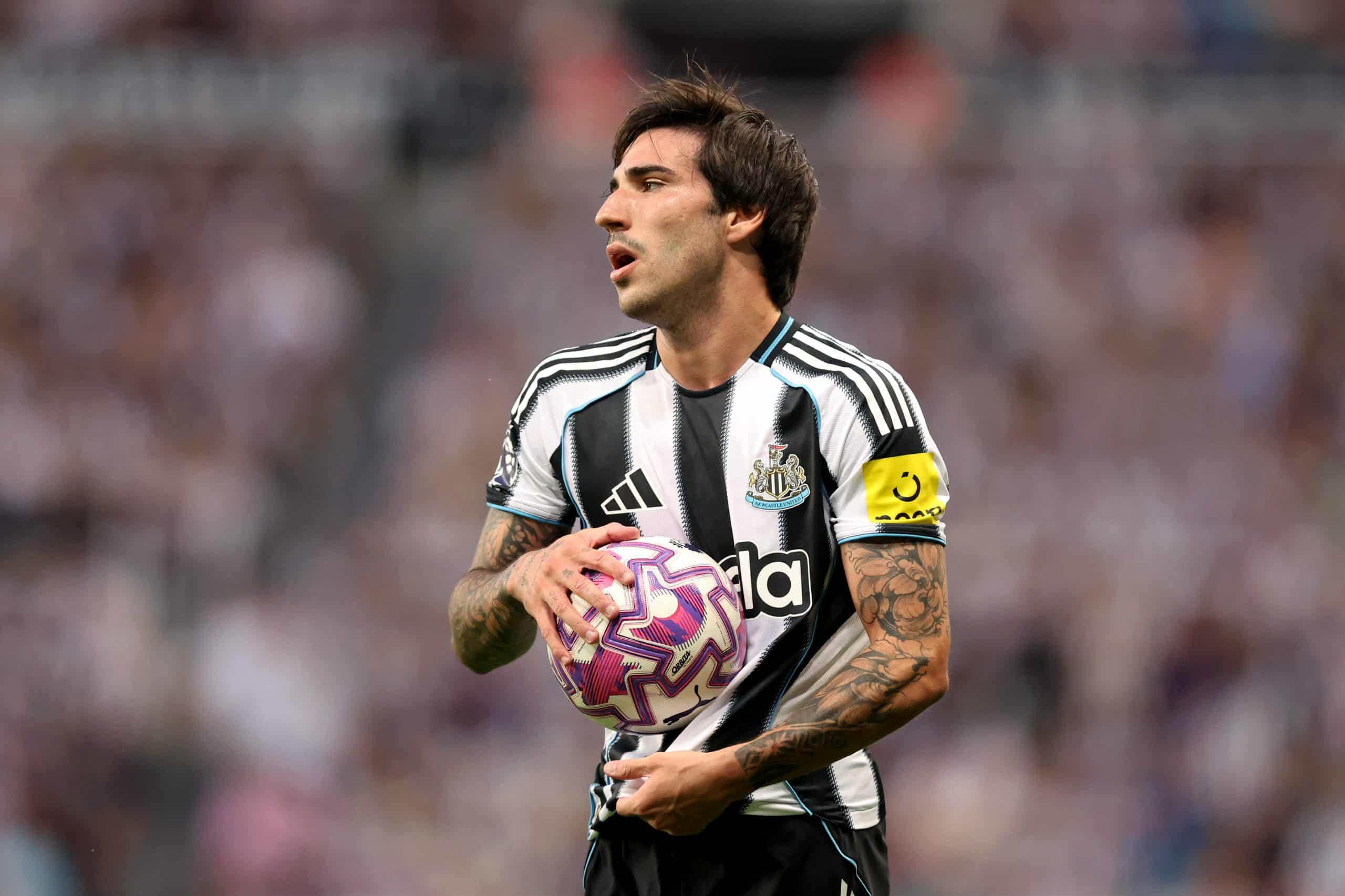 NEWCASTLE UPON TYNE, ENGLAND - AUGUST 25: Sandro Tonali of Newcastle United reacts during the Premier League match between Newcastle United and Liverpool at St James' Park on August 25, 2025 in Newcastle upon Tyne, England. (Photo by George Wood/Getty Images)