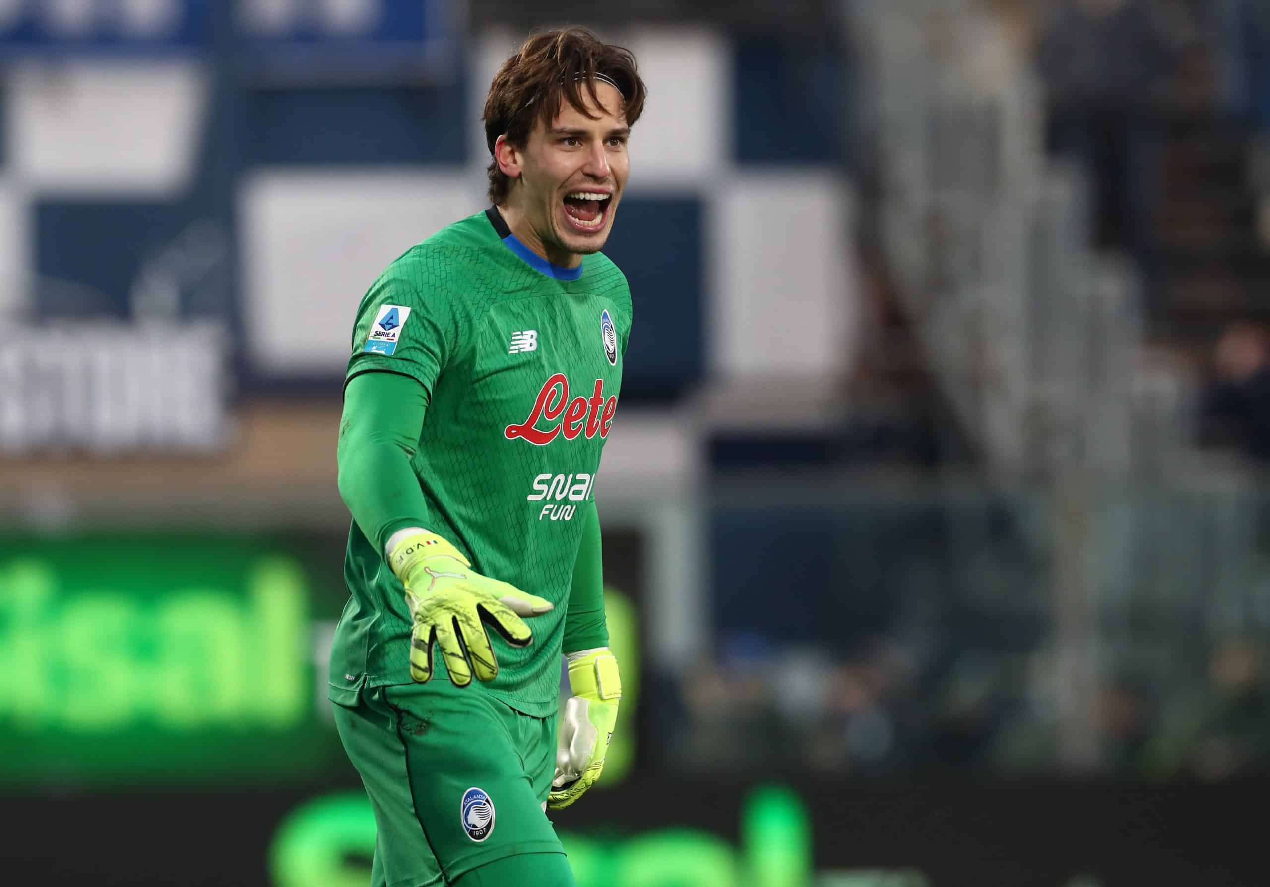 COMO, ITALY - FEBRUARY 01: Marco Carnesecchi of Atalanta BC reacts during the Serie A match between Como 1907 and Atalanta BC at Giuseppe Sinigaglia Stadium on February 01, 2026 in Como, Italy. (Photo by Marco Luzzani/Getty Images)