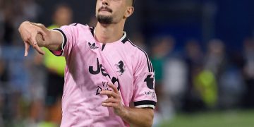Conceição et Zhegrova face au problème créé par le 3-4-2-1 (Getty)