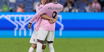 Randal Kolo Muani a égalisé pour la Juventus à Cagliari avant de toucher la barre transversale. (Getty)