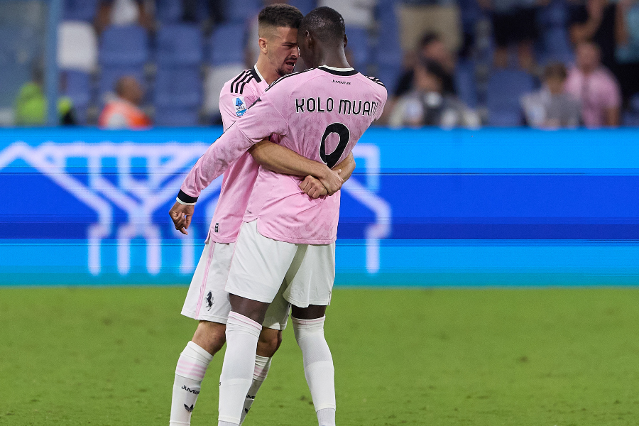Randal Kolo Muani a égalisé pour la Juventus à Cagliari avant de toucher la barre transversale. (Getty)